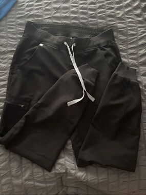 Figs Women’s Black Jogger Pants with gray Drawstring
